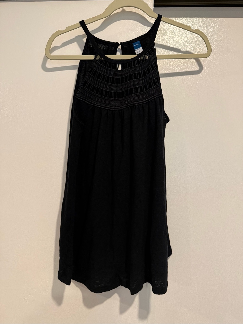 Old Navy Black Crochet Yoke Tank top size medium - Picture 1 of 7